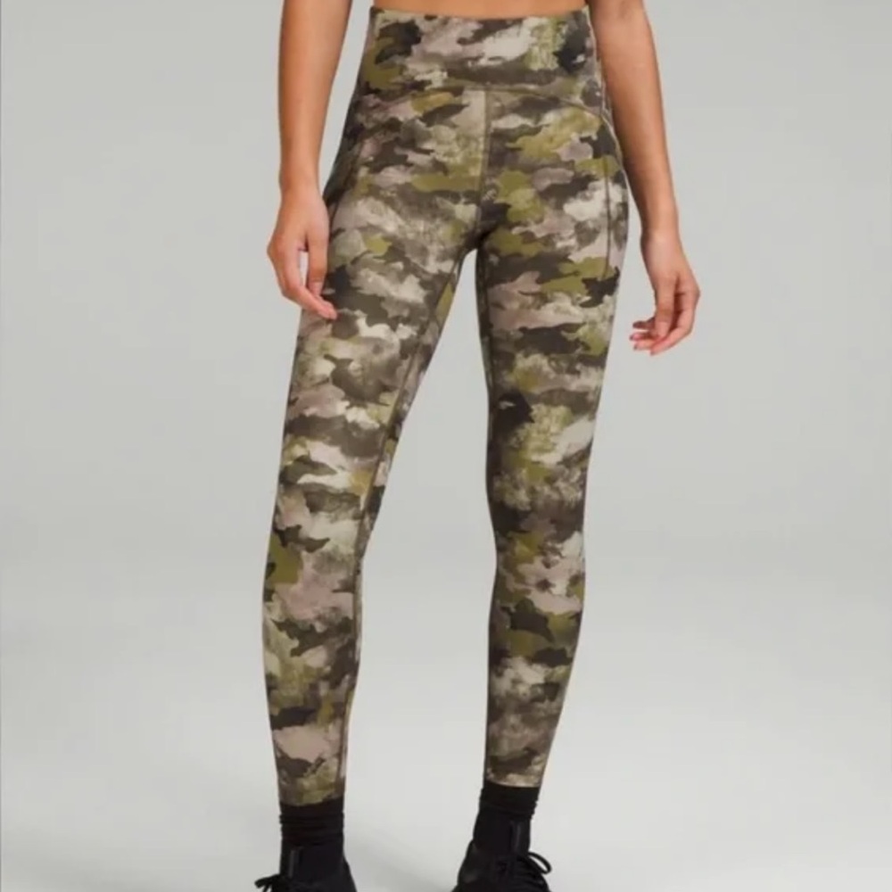 Lululemon size 4 Power Thru‎ high-rise tight 25" leggings green camo